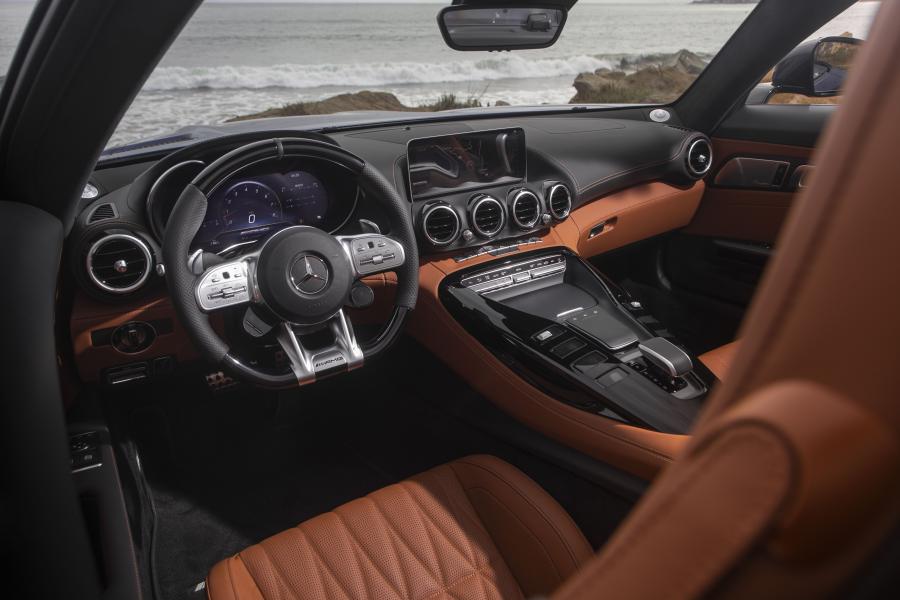 Интерьер Mercedes-AMG GT C Roadster (R190) 2019 года  (NA) (фото 20 из 42)